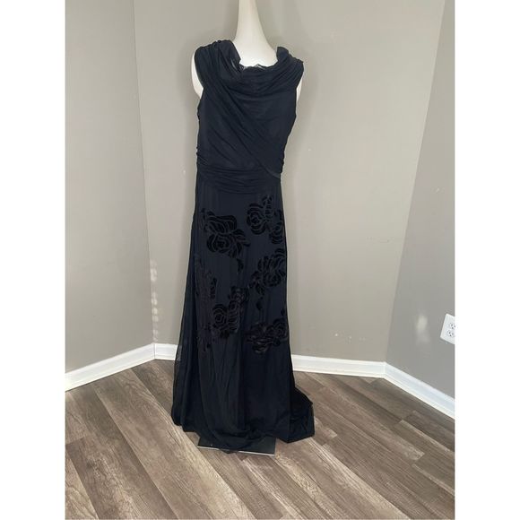 Chiara Boni La Petite Robe
Destiny Velvet Floral Tulle Gown - Picture 6 of 7